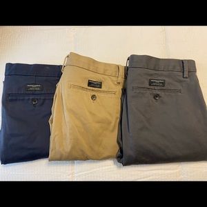 Banana Republic Rapid Movement Chino Athletic fit.      32x32.
